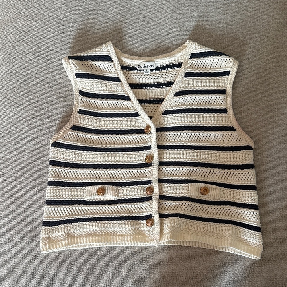 DAVI & DANI Black and Cream Knit Vest - Picture 2 of 9
